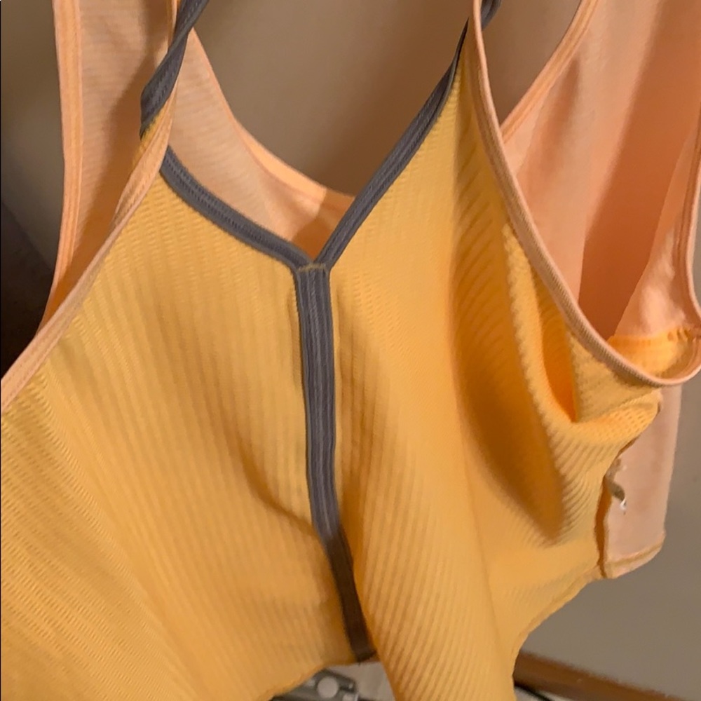 Underarmor Tank top - Picture 6 of 6